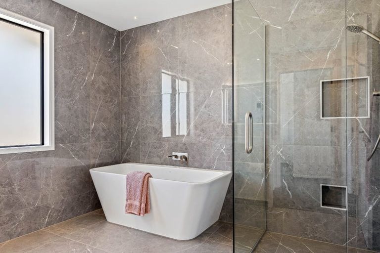 Photo of property in 21 Woodford Avenue, Woodend, 7610