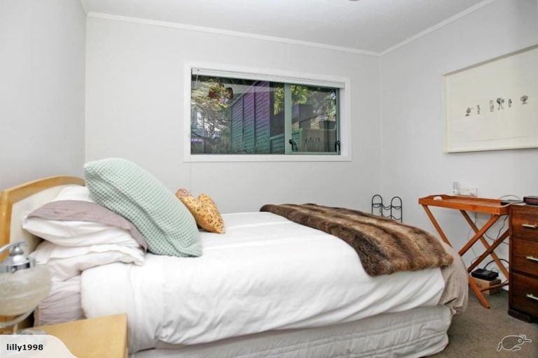 Photo of property in 11 Southern Cross Crescent, Island Bay, Wellington, 6023