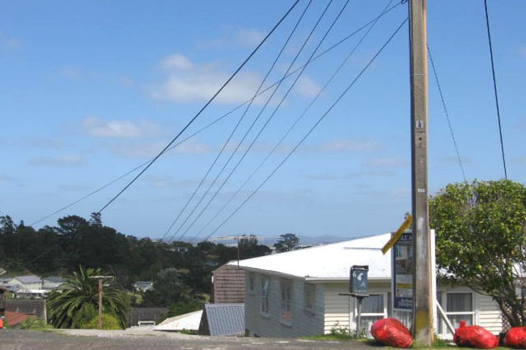 Photo of property in 1/66a Birkdale Road, Birkdale, Auckland, 0626