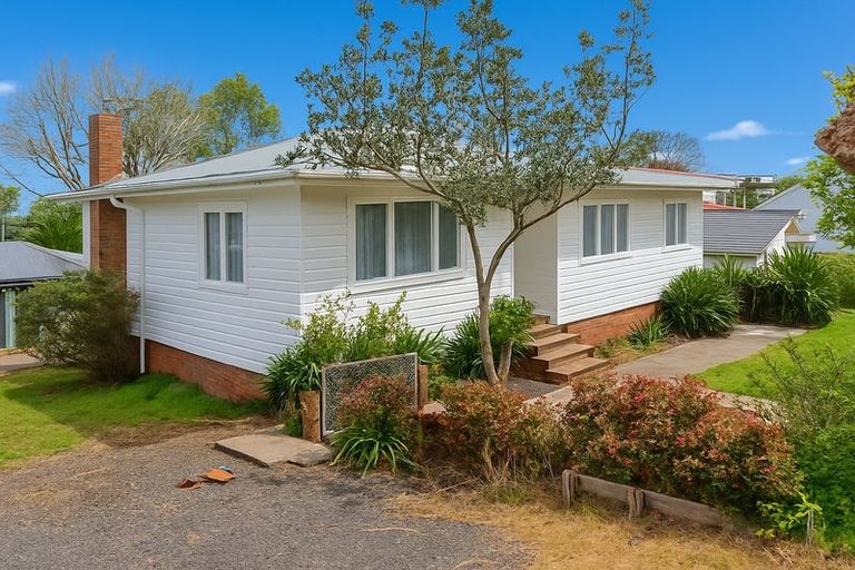 Photo of property in 19a Newington Road, Henderson, Auckland, 0612