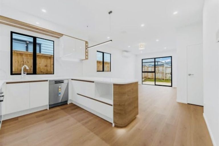 Photo of property in 11 Cronshaw Road, Karaka, Papakura, 2113