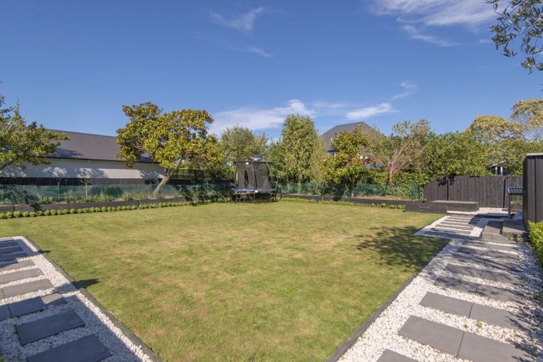Photo of property in 136 Weston Road, St Albans, Christchurch, 8052