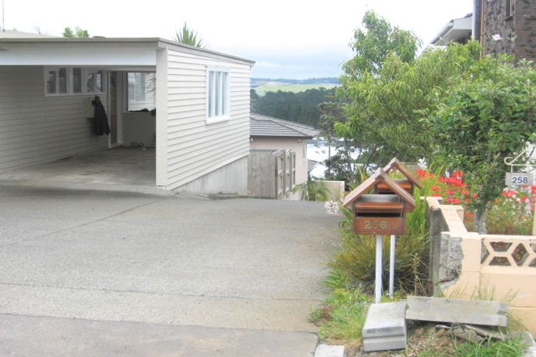 Photo of property in 2/256 Sunset Road, Windsor Park, Auckland, 0632