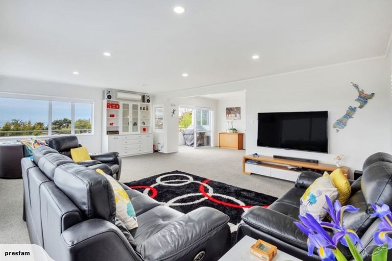 Photo of property in 1/15 Newhaven Terrace, Mairangi Bay, Auckland, 0630