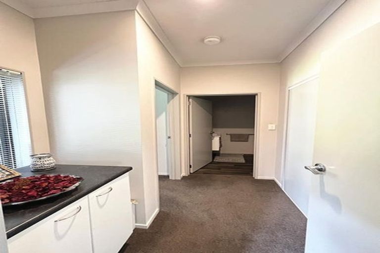 Photo of property in 32 Tutuwhatu Crescent, Weymouth, Auckland, 2103