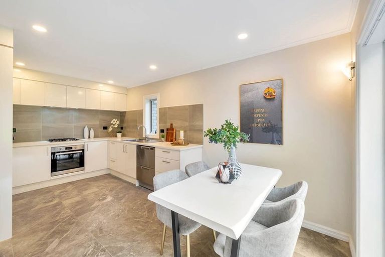 Photo of property in 52 Roberts Road, Te Atatu South, Auckland, 0610