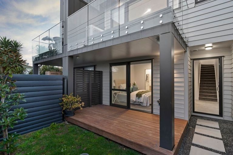 Photo of property in 2c Fowler Street, Northcote, Auckland, 0627