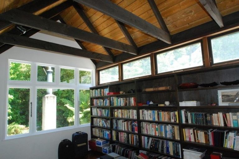 Photo of property in 64 Homewood Crescent, Karori, Wellington, 6012