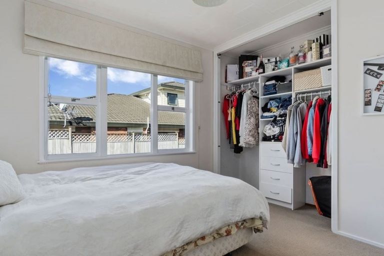 Photo of property in 1/10 Knights Road, Rothesay Bay, Auckland, 0630