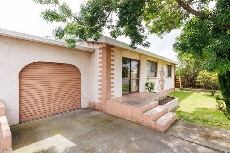 Photo of property in 2 Adams Place, Kelvin Grove, Palmerston North, 4414