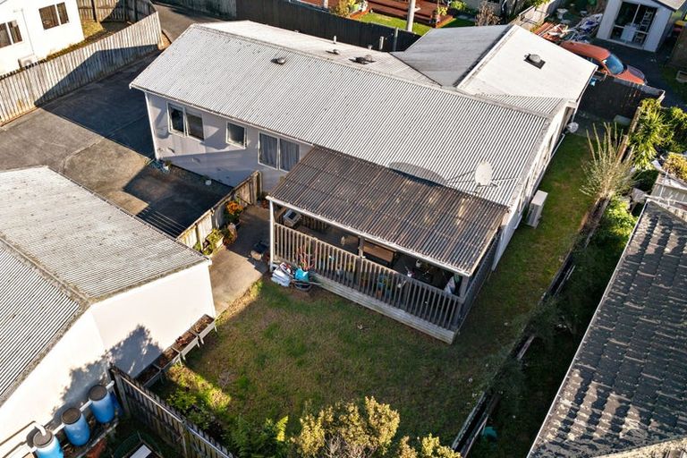 Photo of property in 25 Denarius Lane, Glendene, Auckland, 0602