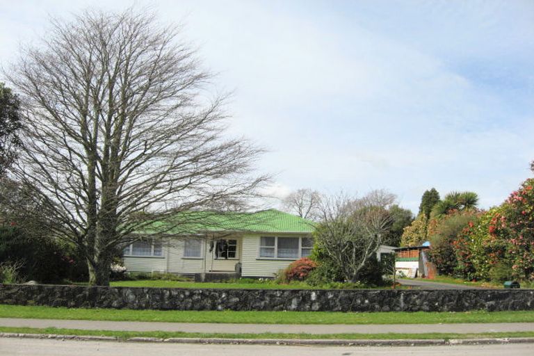 Photo of property in 13 Hinau Street, Inglewood, 4330