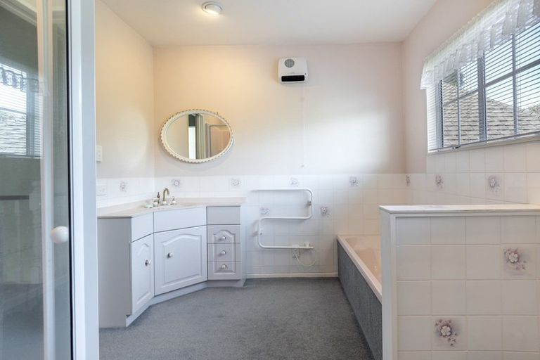 Photo of property in 19 Walnut Grove, Omokoroa, 3114