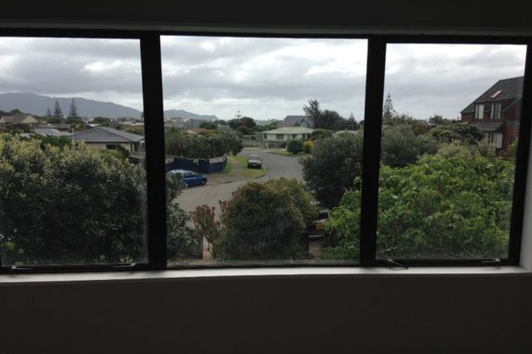 Photo of property in 25 Tobys Way, Waikanae Beach, Waikanae, 5036