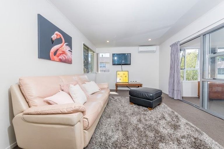 Photo of property in 10 Albemarle Place, Massey, Auckland, 0614