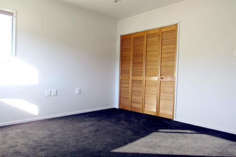 Photo of property in 111 West Harbour Drive, West Harbour, Auckland, 0618
