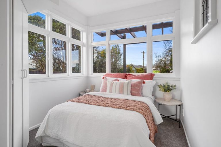 Photo of property in 21 Wainoni Road, Wainoni, Christchurch, 8061