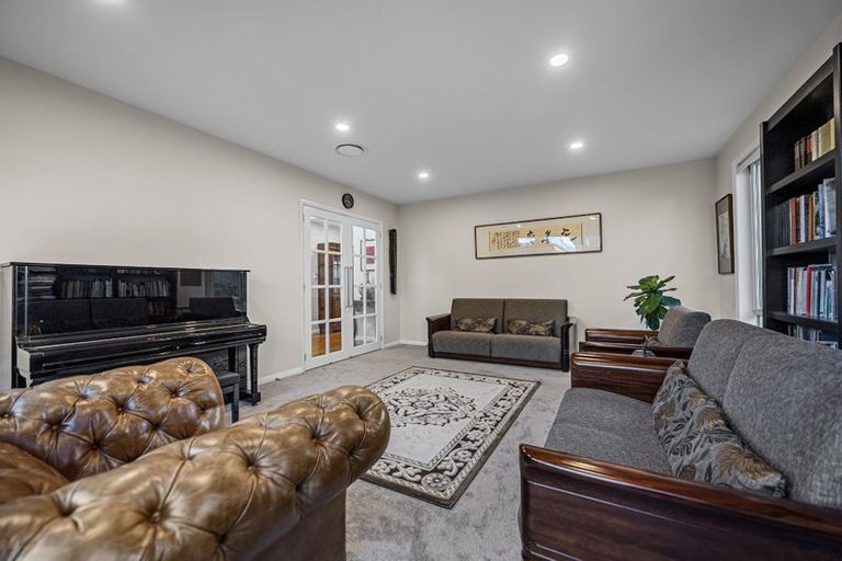 Photo of property in 6 Taraire Place, Orewa, 0931