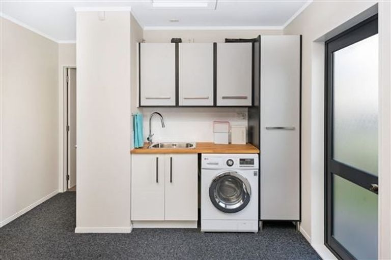 Photo of property in 5 Kalgan Place, Burswood, Auckland, 2013