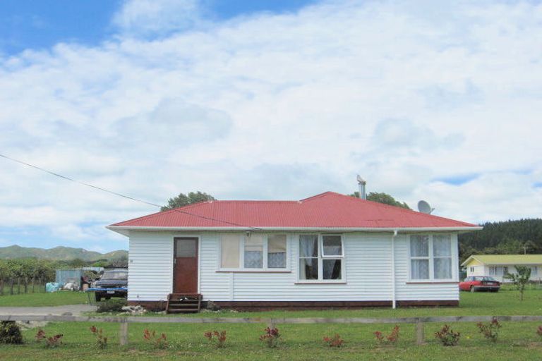 Photo of property in 54 Banks Street, Tolaga Bay, 4077