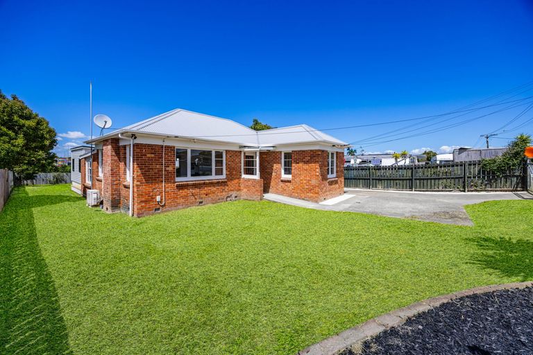 Photo of property in 13 Atkinson Avenue, Papatoetoe, Auckland, 2025