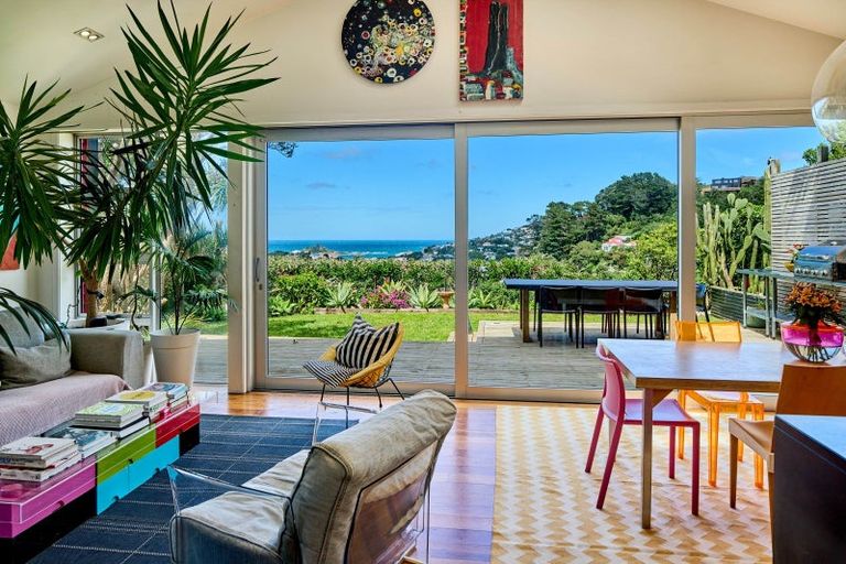 Photo of property in 10 Travancore Street, Island Bay, Wellington, 6023