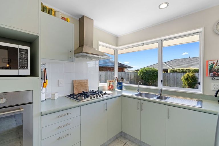 Photo of property in 18 Gandalf Crescent, Paraparaumu, 5032