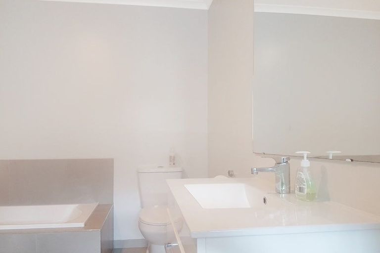 Photo of property in 10 Akeake Lane, Manurewa, Auckland, 2102