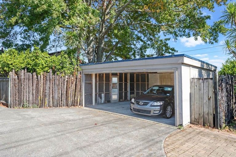 Photo of property in 4050 Great North Road, Glen Eden, Auckland, 0602
