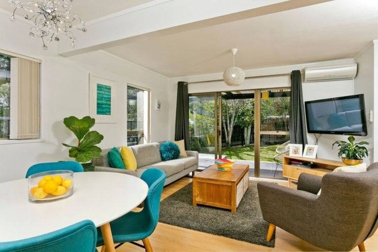 Photo of property in 2/7 Wilkinson Way, Browns Bay, Auckland, 0630