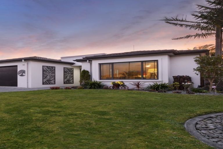 Photo of property in 16 Bermuda Drive, Papamoa Beach, Papamoa, 3118