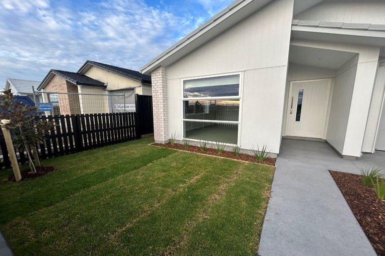 Photo of property in 4 Manhattan Crescent, Papamoa, 3118