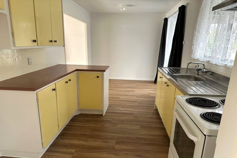 Photo of property in 10 Camphora Place, Ranui, Auckland, 0612