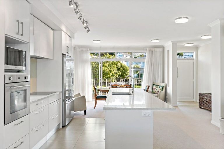 Photo of property in 134 Landmark Terrace, Orewa, 0931