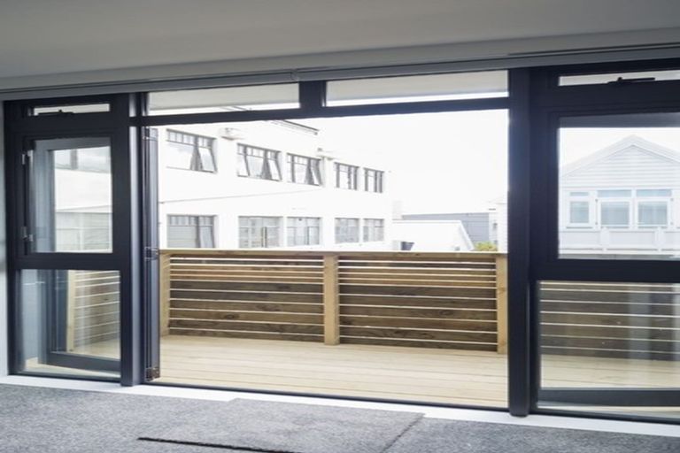 Photo of property in Pirie Street Townhouses, 9/35 Pirie Street, Mount Victoria, Wellington, 6011