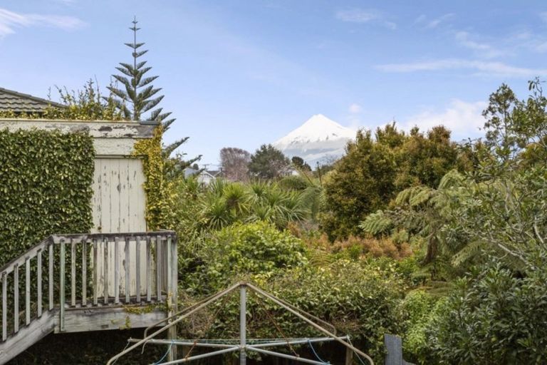 Photo of property in 32 Victoria Road, New Plymouth, 4310