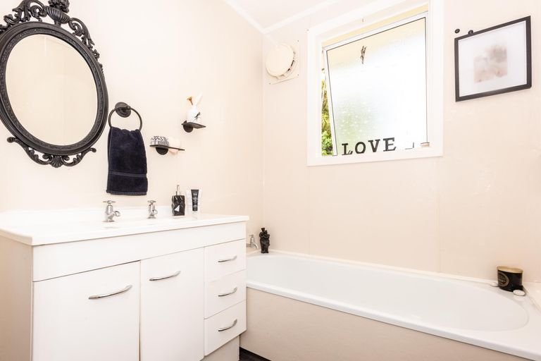 Photo of property in 10 Edward Street, Mangapapa, Gisborne, 4010