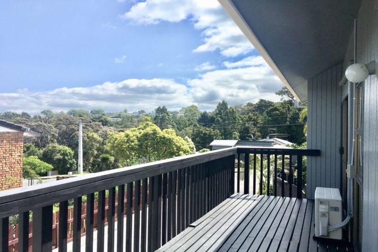 Photo of property in 1/18 Wernham Place, Northcote, Auckland, 0626