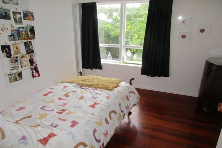 Photo of property in 5 Arthur Grove, Waikanae, 5036