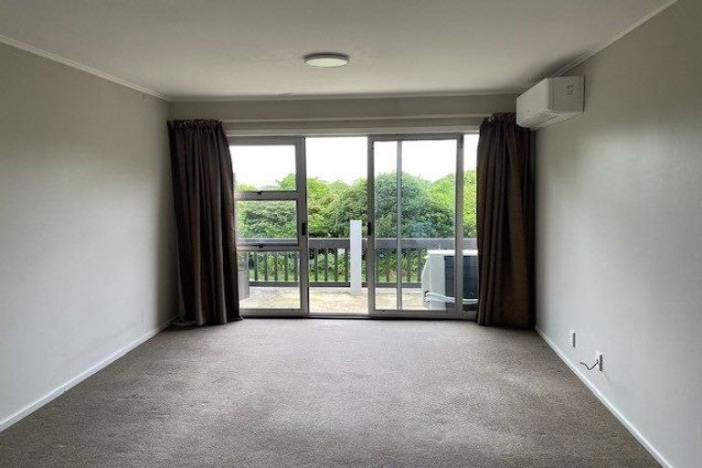 Photo of property in 4/49 Maungaraki Road, Korokoro, Lower Hutt, 5012