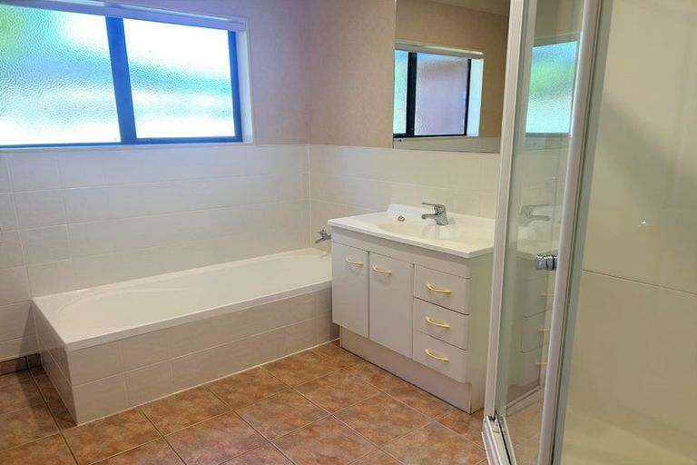 Photo of property in 64 Guildford Drive, Paraparaumu, 5032