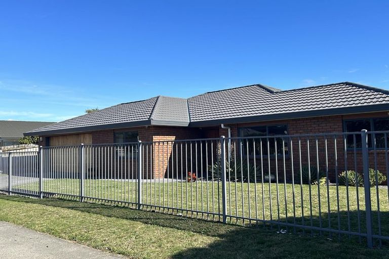 Photo of property in 64 Guildford Drive, Paraparaumu, 5032