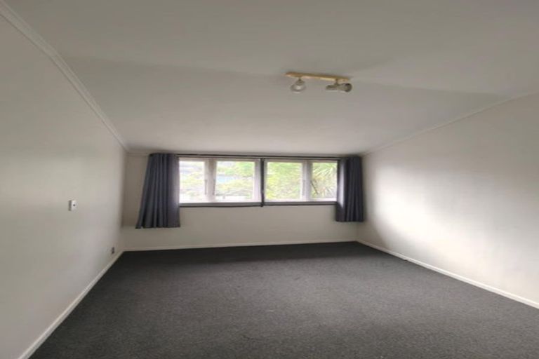 Photo of property in 16a Commodore Parry Road, Castor Bay, Auckland, 0620