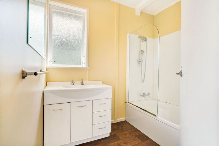 Photo of property in 73 Fairclough Road, Beach Haven, Auckland, 0626