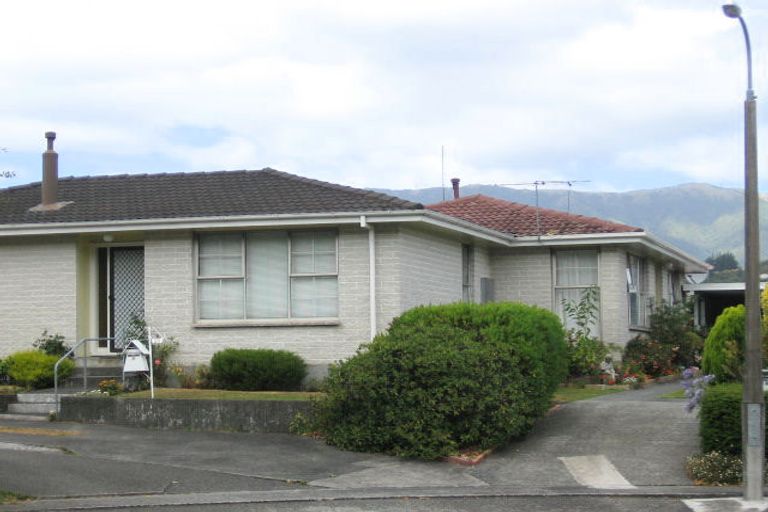Photo of property in 1/20 Harvard Grove, Totara Park, Upper Hutt, 5018