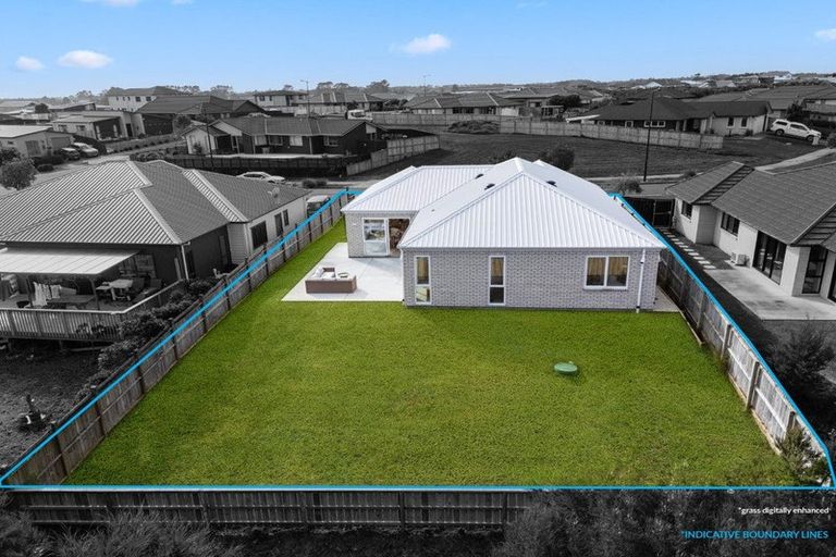 Photo of property in 21 Tahuna Minhinnick Drive, Glenbrook, 2681