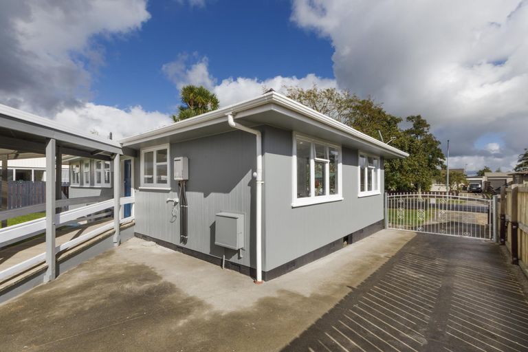 Photo of property in 42 Robinson Crescent, Westbrook, Palmerston North, 4412
