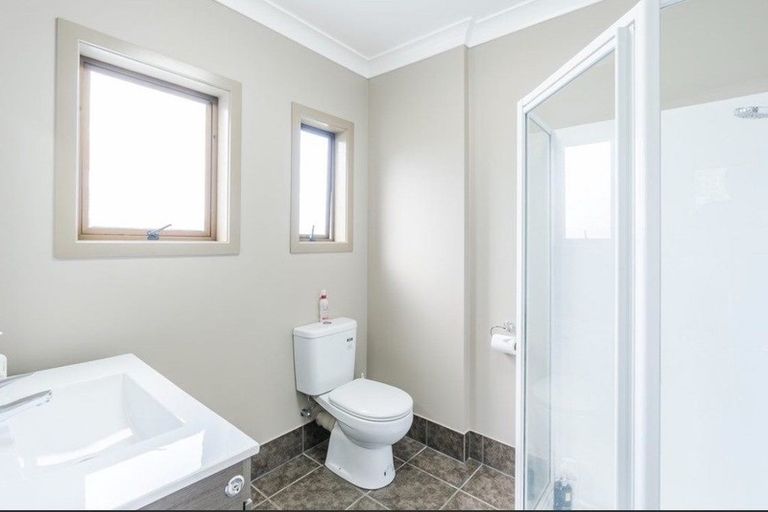 Photo of property in 2/46 James Evans Drive, Northcote, Auckland, 0627