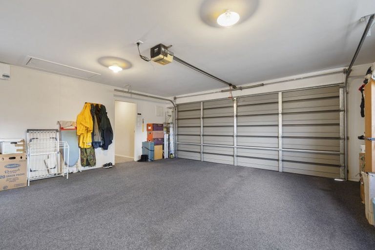 Photo of property in 11 Silkwood Place, Fitzherbert, Palmerston North, 4410
