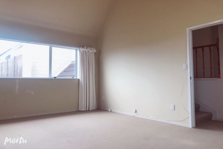 Photo of property in 2/6 Bellbird Rise, Murrays Bay, Auckland, 0630